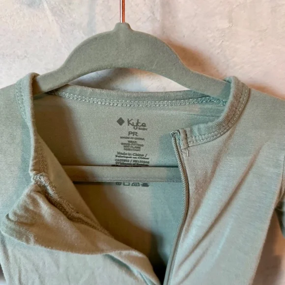 2x Kyte Baby zippered footie onesies - size preemie - Picture 2 of 4